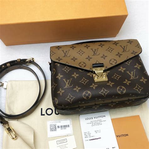 louis vuitton pochette metis wallet|Louis Vuitton Pochette monogram.